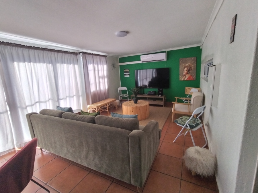 To Let 4 Bedroom Property for Rent in Brandwag Western Cape
